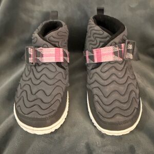 Chaco Quilted Slip-On Shoes with Pink Strap size 8